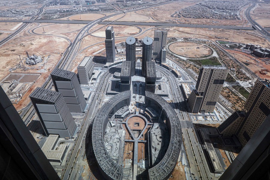 Construcción del proyecto del Distrito Central de Negocios construido por China State Construction Engineering Corporation. (Xinhua/Ahmed Gomaa)