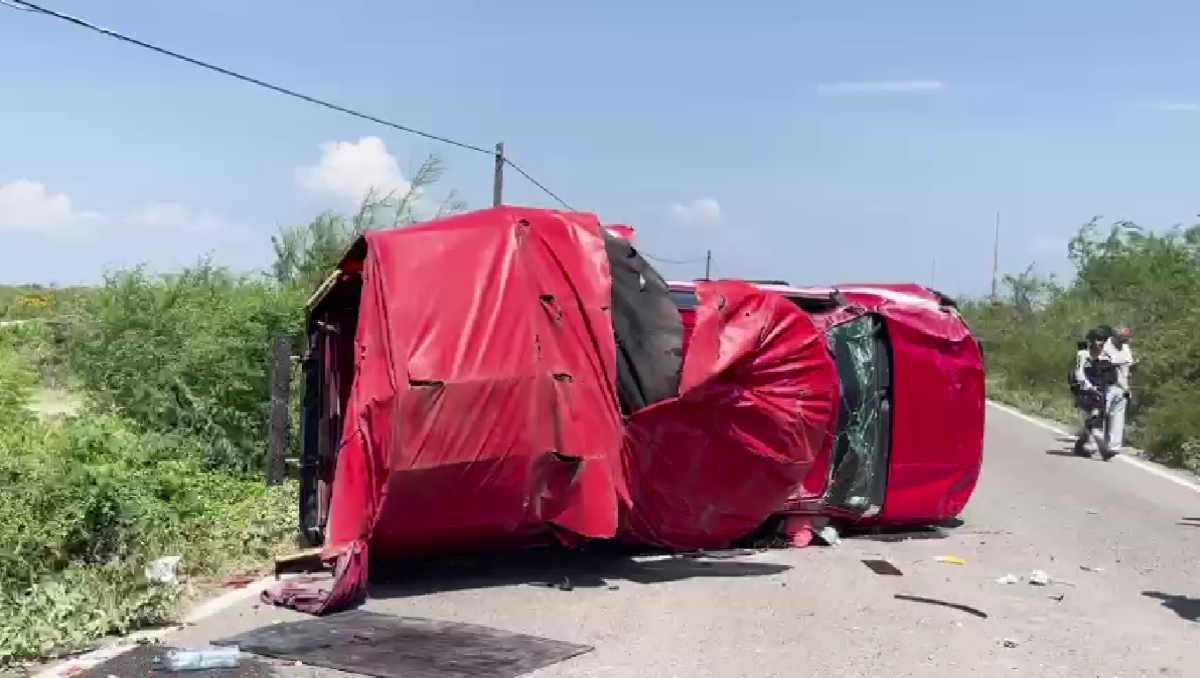 Un neumático explotó y el conductor perdió el control del vehículo. | Especial