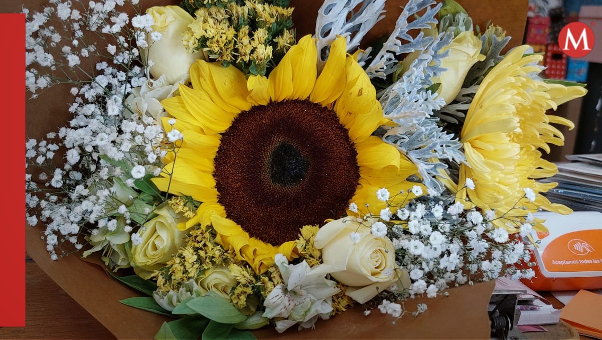Venta de flores amarillas en Monterrey. Foto: Leyda Estrada