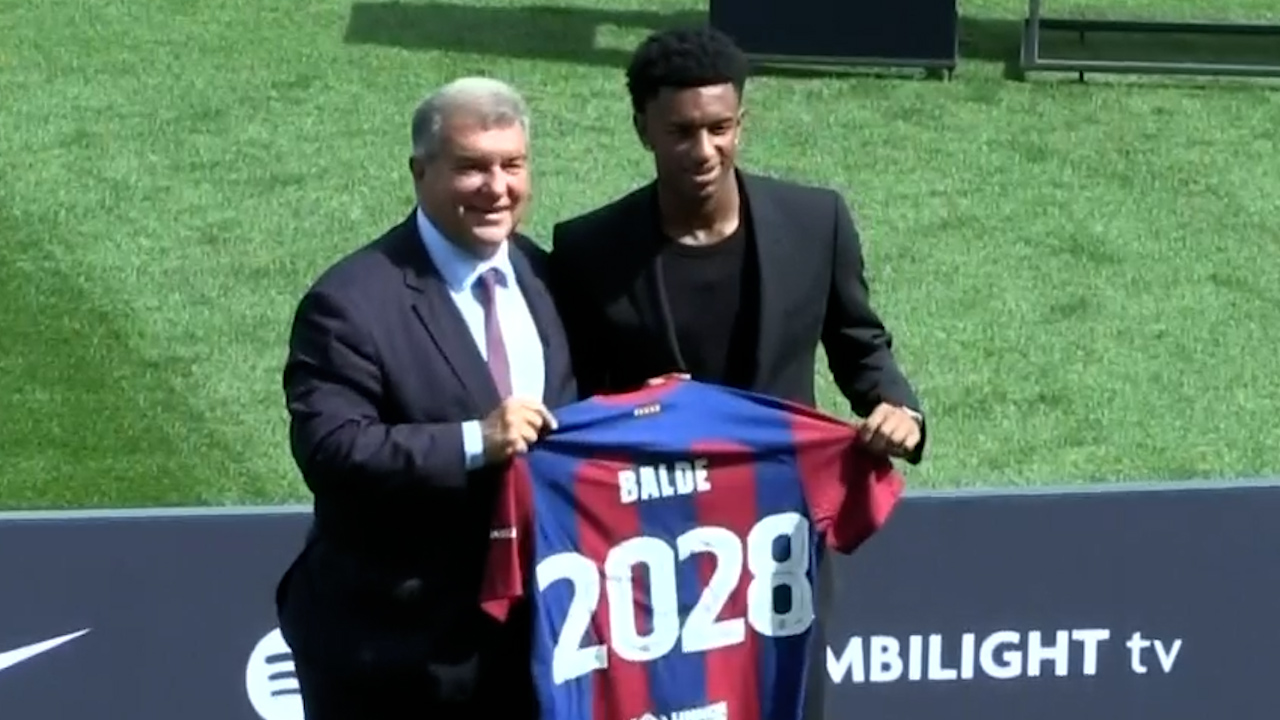 Alejandro Balde renueva con el Barcelona hasta el 2028