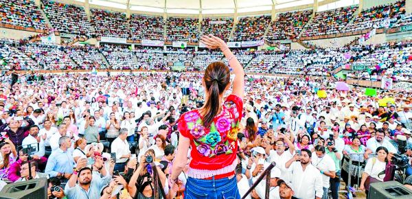 La ex mandataria se reunió con militantes y simpatizantes de Morena en Tuxtla Gutiérrez. Especial