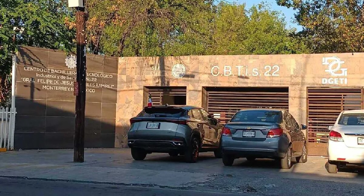 Al sitio llegaron elementos de la Policía de Monterrey y peritos de la Fiscalía General de Justicia del Estado. FOTO: Israel Santacruz