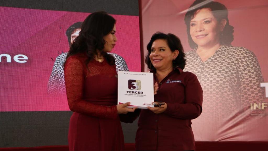 Tatiana Ángeles presentó su tercer informe de gobierno.