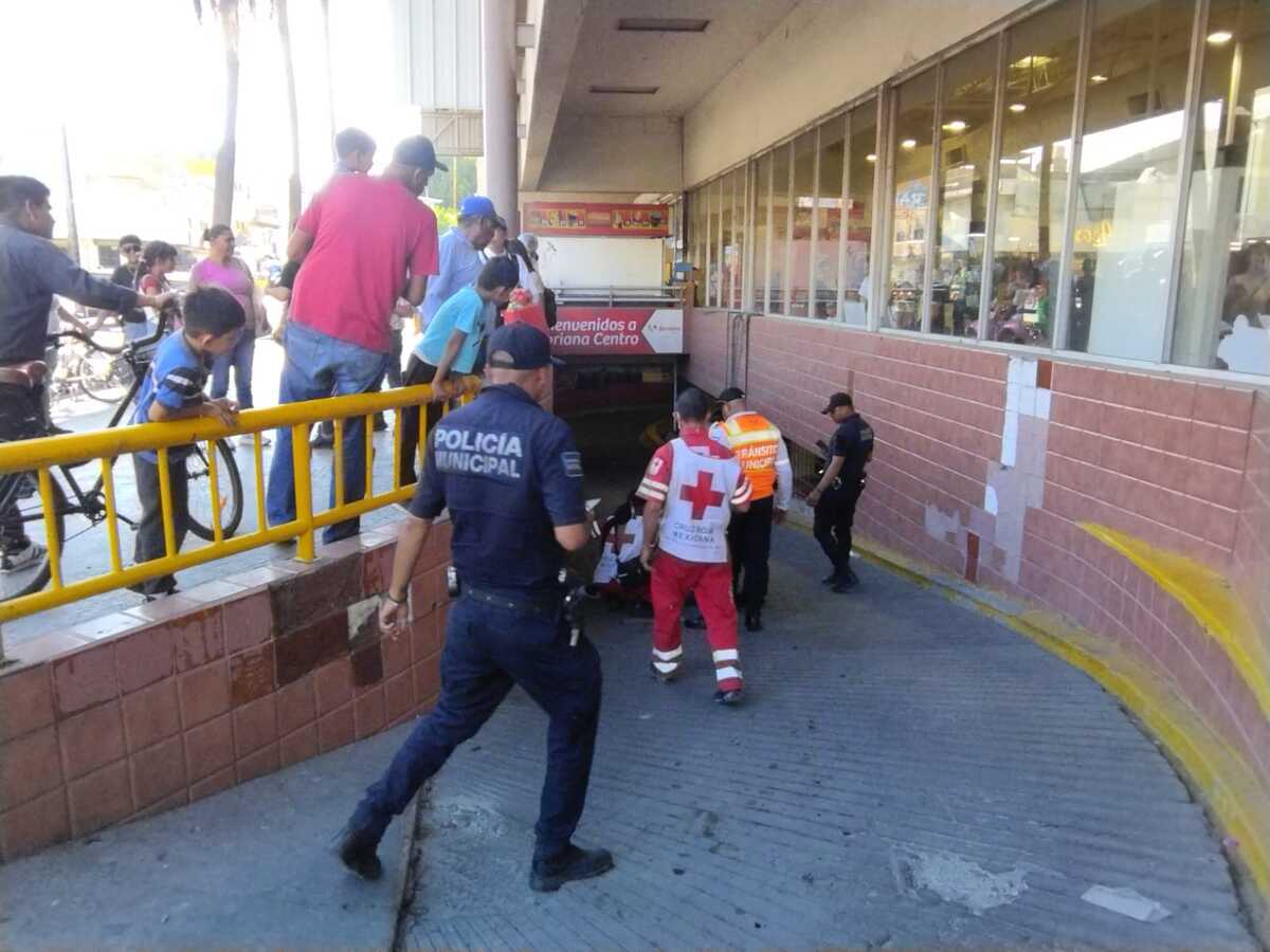 El accidente ocurrió alrededor de las 17:40 horas de este sábado, en la entrada de la rampa que conduce al estacionamiento del subterráneo.