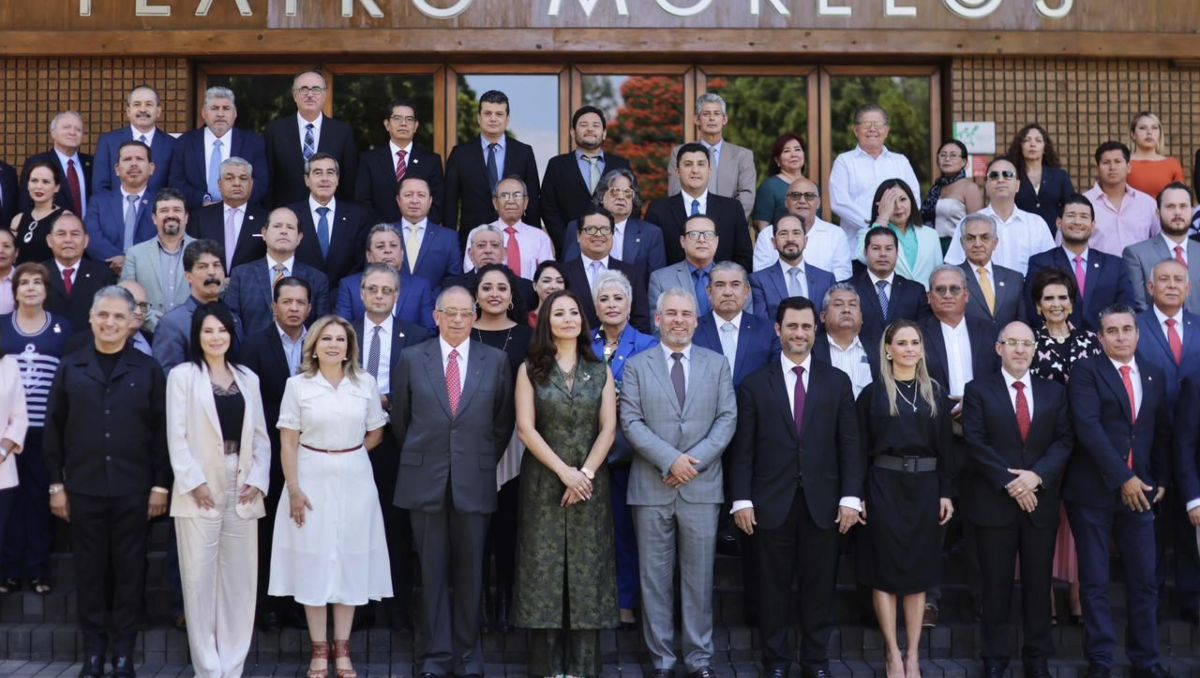 Alfredo Ramírez Bedolla con empresarios en el Teatro Morelos | Especial
