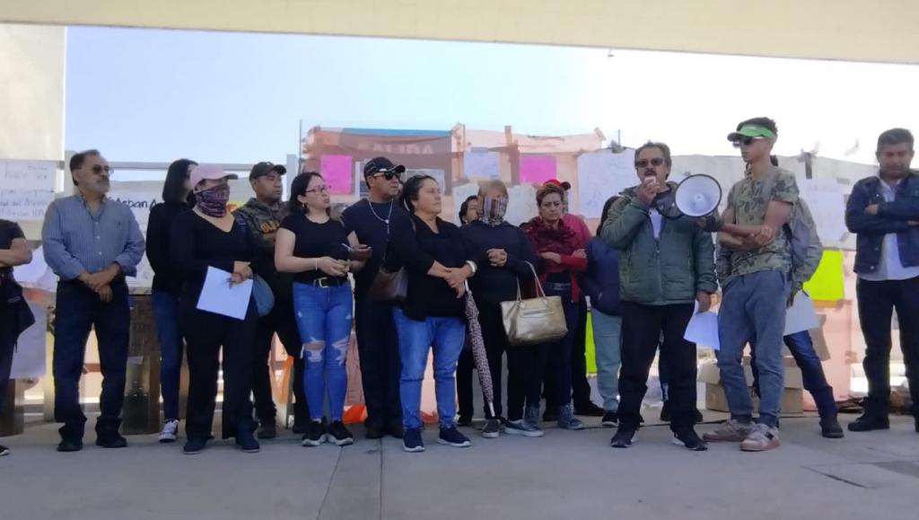 Padres protestan este sábado en Ciudad del Conocimiento. (Alejandro Reyes)