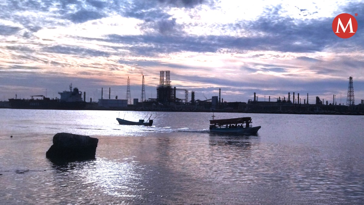 Terminales del Pemex en las márgenes del río Pánuco. | Foto: Yazmín Sánchez