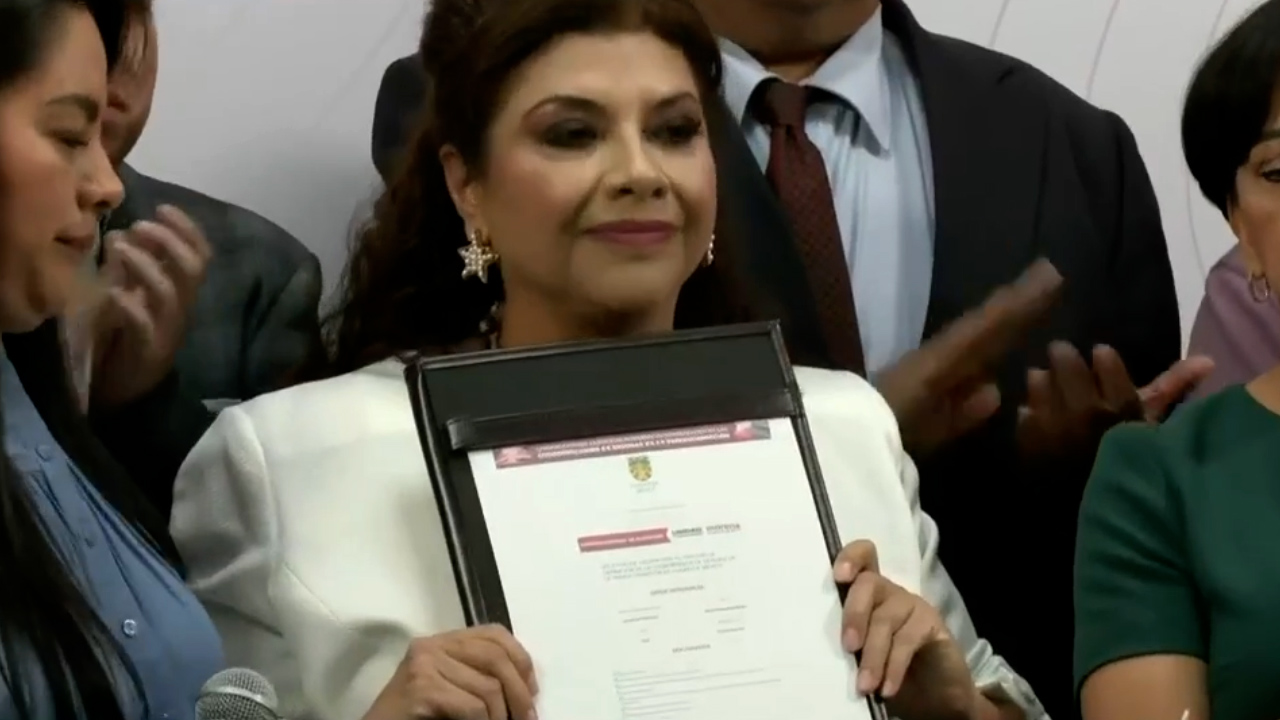 Clara Brugada se registra para contender por la jefatura de Gobierno de la CdMx