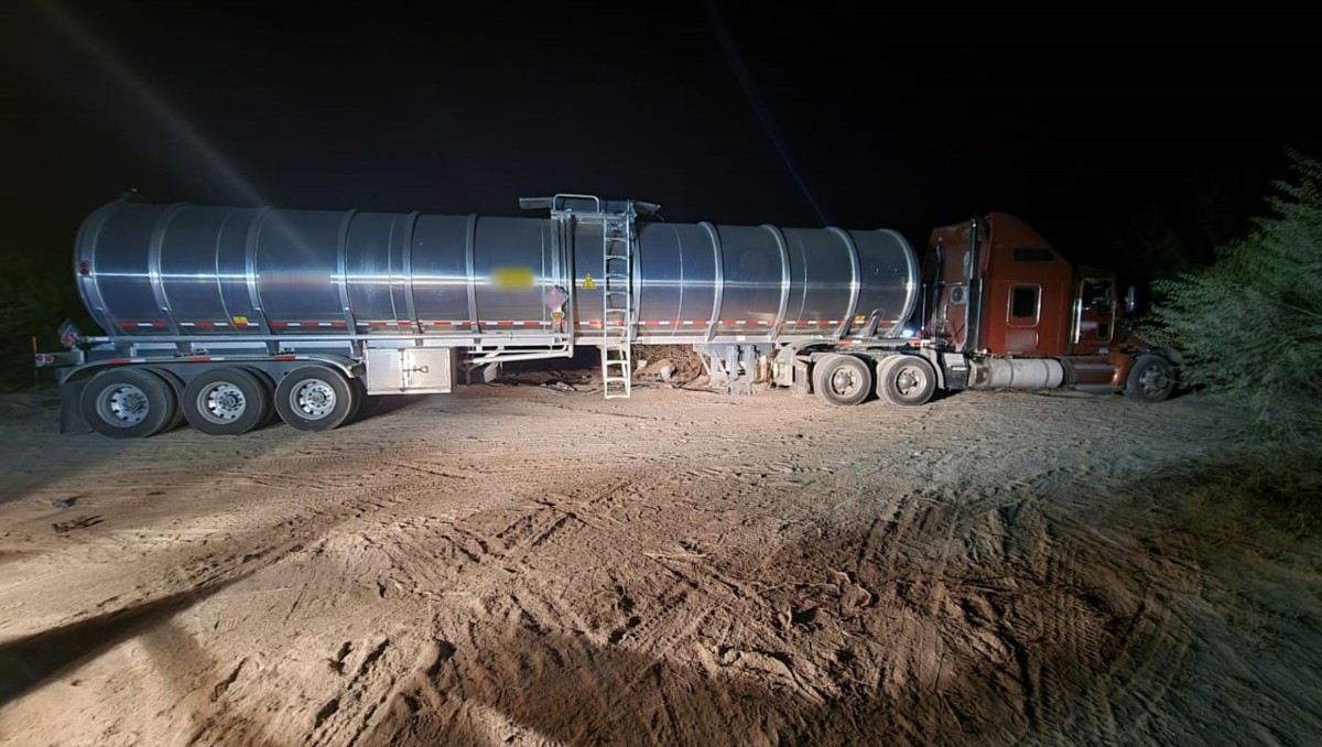 El tractocamión se encontraba abandonado. | Especial