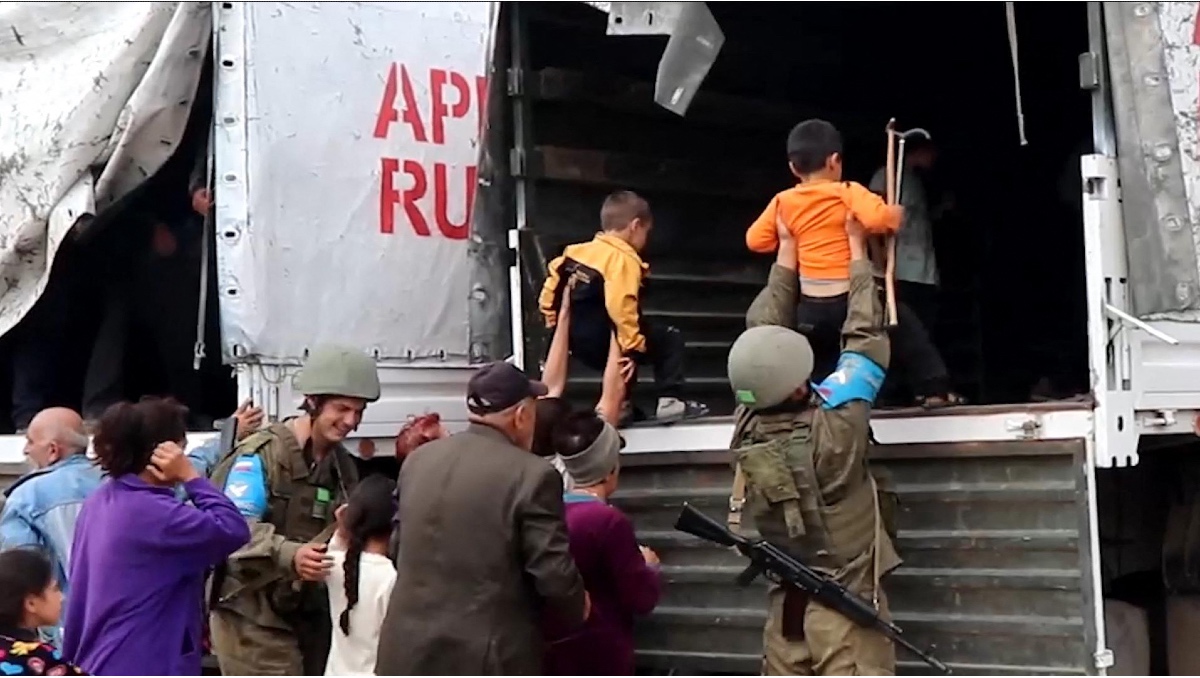 Miles de refugiados llegan a Armenia | AFP