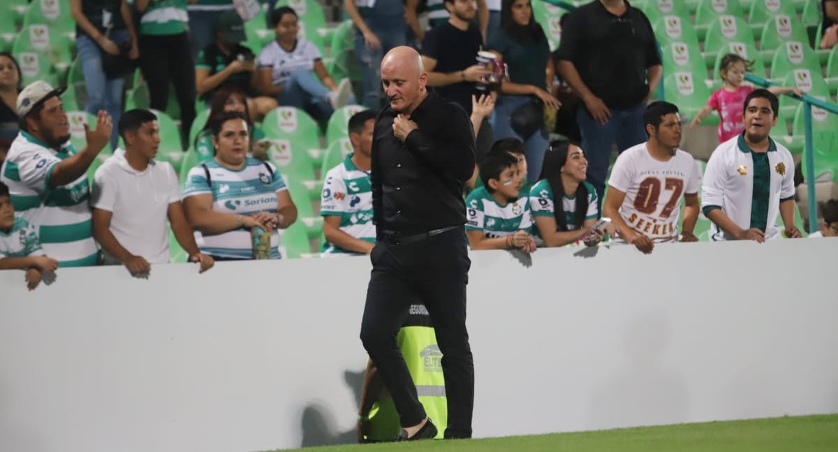 Pablo Repetto reconoció fallas puntuales de sus jugadores. (Rolando Riestra)