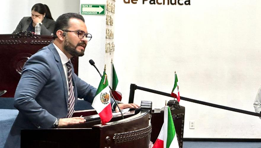 Alejandro Enciso presenta iniciativas en favor de adultos mayores.