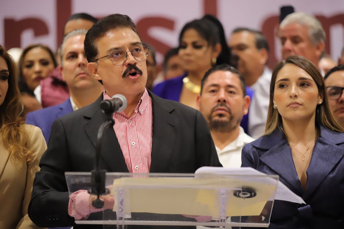 Carlos Lomelí se registró