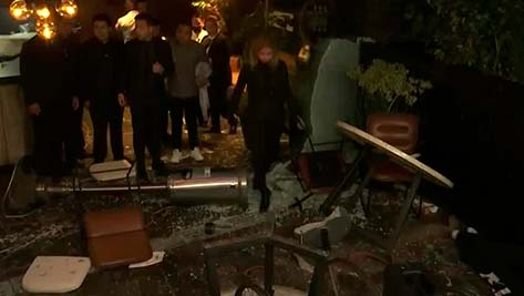 Encapuchados realizan destrozos en negocios durante marcha por los 43 normalistas desaparecidos