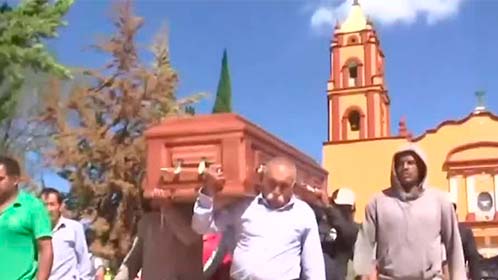 Familiares y amigos despiden a Montserrat Juárez Gómez