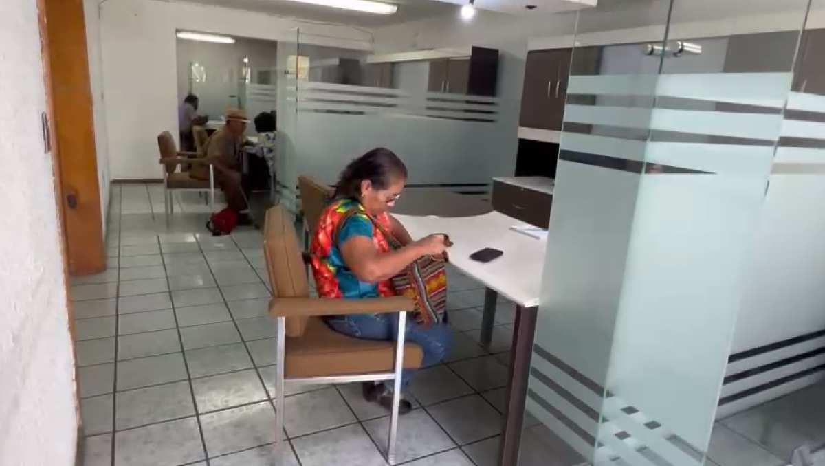 La mujer presentó molestias después de dos semanas de dar a luz. |