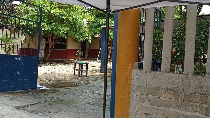 Michoacán. Maestras autosecuestran junto con alumnos dentro de kínder | Michel Torres Villanueva