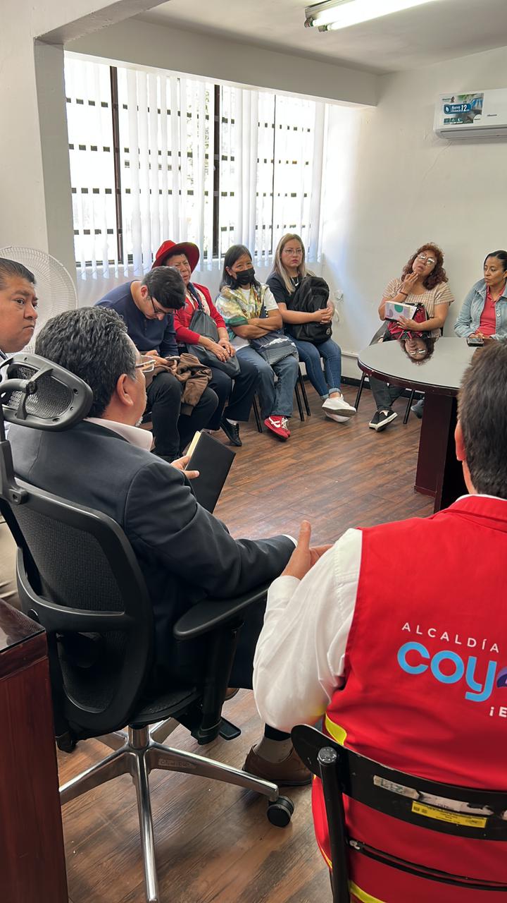 Representantes de la Alcaldía Coyoacán atendieron a manifestantes en relación al presupuesto participativo.