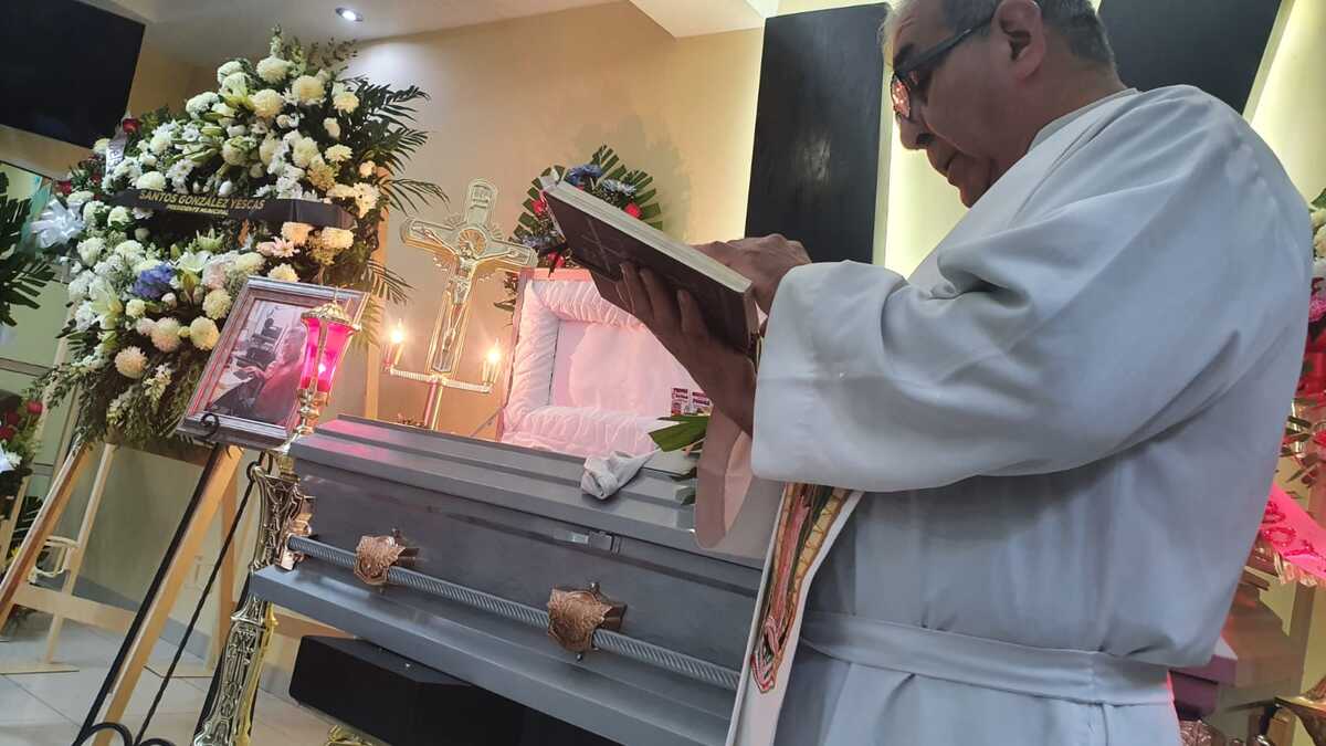 En Sonora, despiden familiares y periodistas a reportero asesinado en SLRC | Héctor Navia
