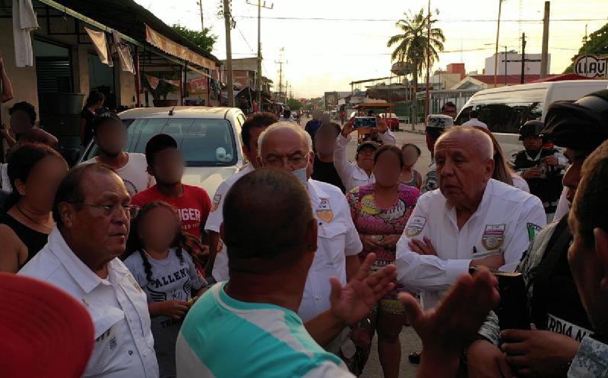 El titular del INM habló con los migrantes para que fueran reubicados. | @INAMI_mx