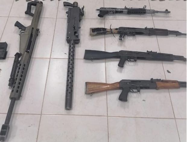 Elementos de la Guardia Nacional fueron los encargados de decomisar las armas.