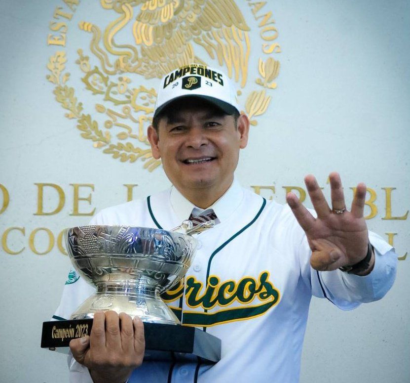 Los Pericos de Puebla fueron reconocidos en el Senado de la Republica por su séptimo campeonato ( Óscar Cedillo).