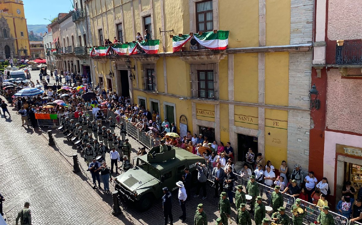 Desfile de la toma de la Alhóndiga de Granaditas, llena de música y color Guanajuato capital