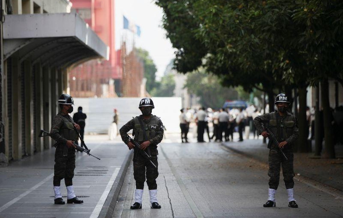 Elementos de la Policía Militar de Guatemala (Reuters)