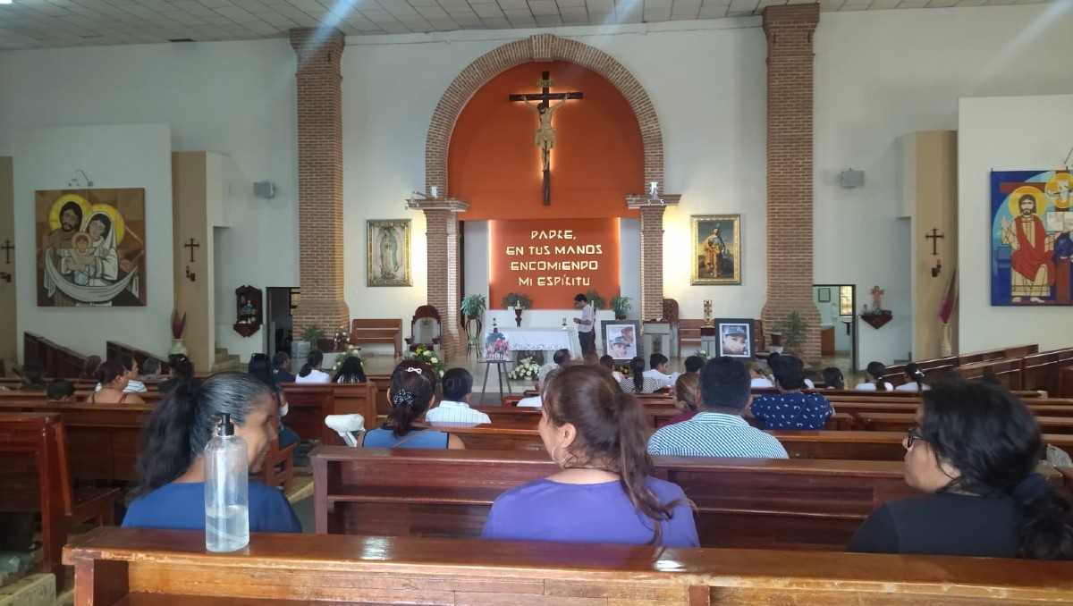 Familia de Pedro Arias recuerda sus buenas obras en un parroquia de Autlán de Navarro (Dalia Rojas)