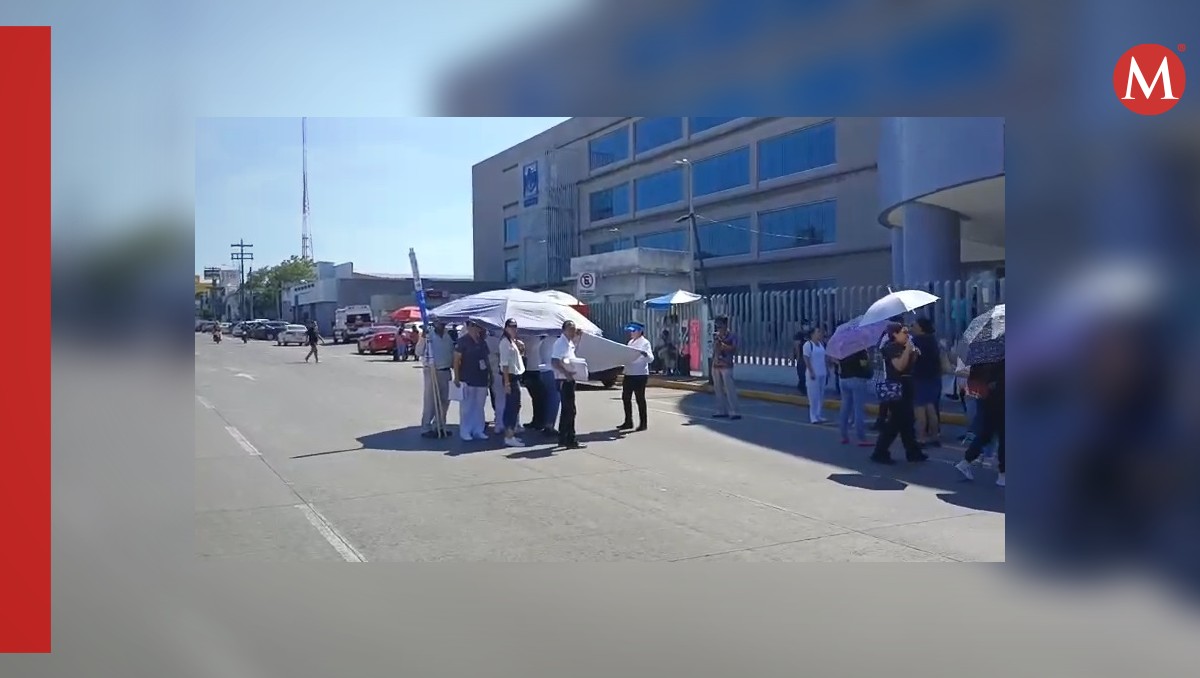 Manifestación en Veracruz: Médicos del ISSSTE exigen mejoras en condiciones laborales y acceso a medicamentos | Isabel Zamudio