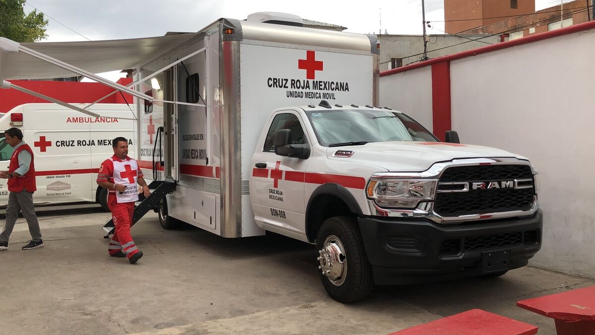 Nueva clínica móvil de Cruz Roja Mexicana atiende a migrantes en Nogales y Tijuana | Marco A. Flores