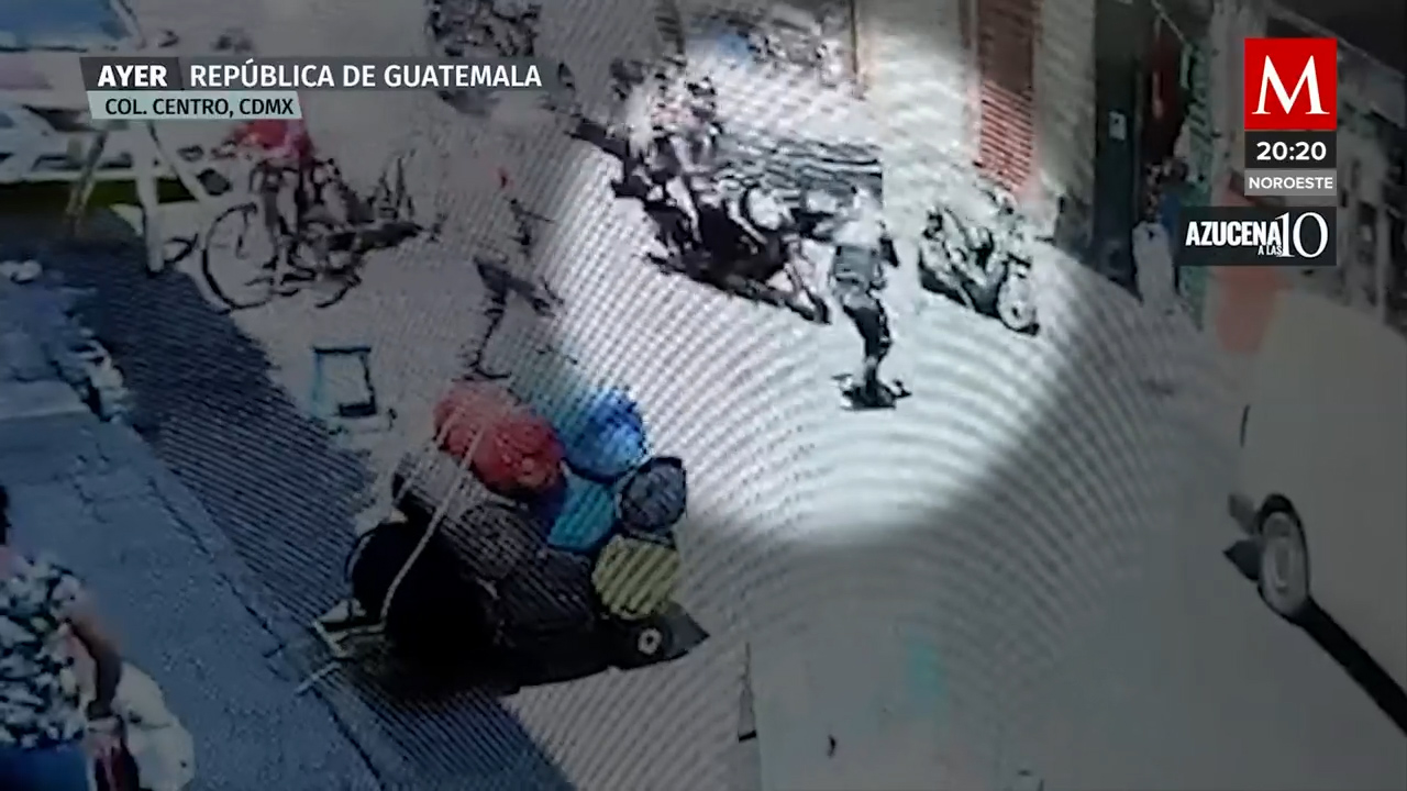 Una mujer policía detiene a dos ladrones, exponiendo su integridad física en CdMx