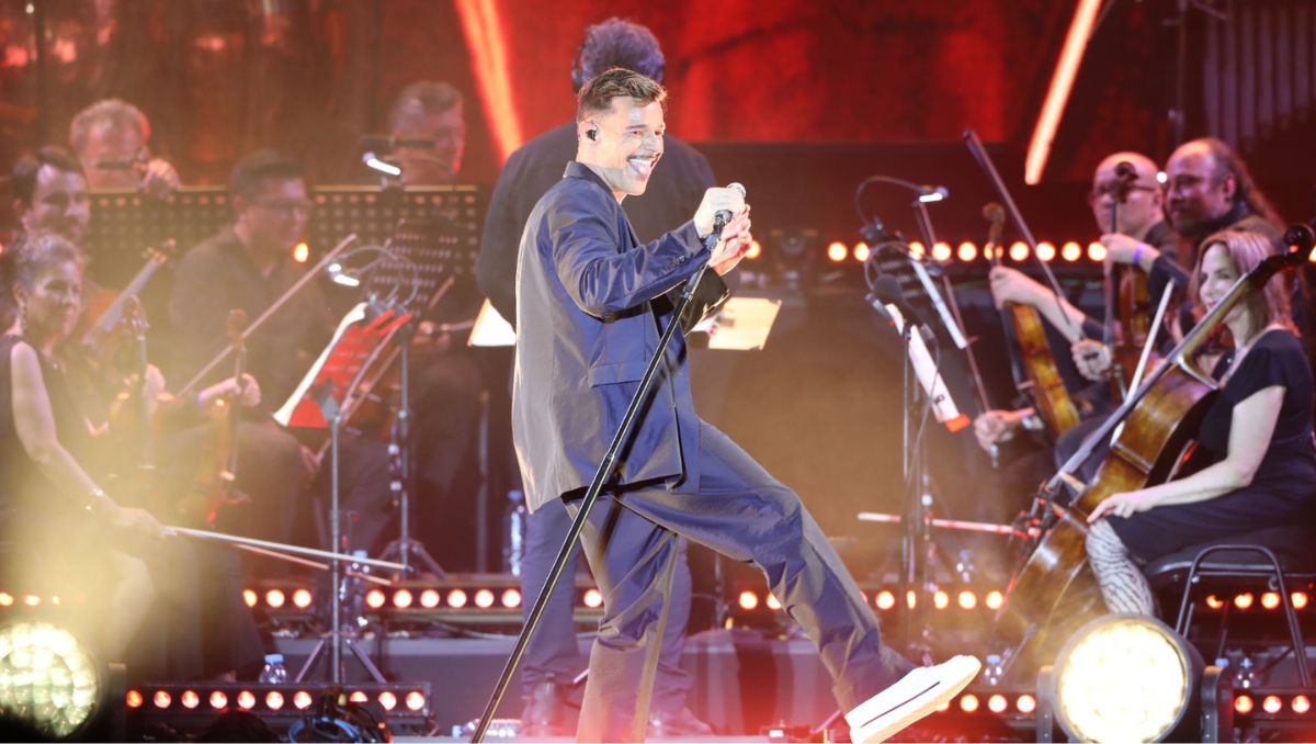 El cantante recibió el cariño del público regiomontano, quien no dejó de cantar cada uno de sus temas a todo pulmón. Jorge López
