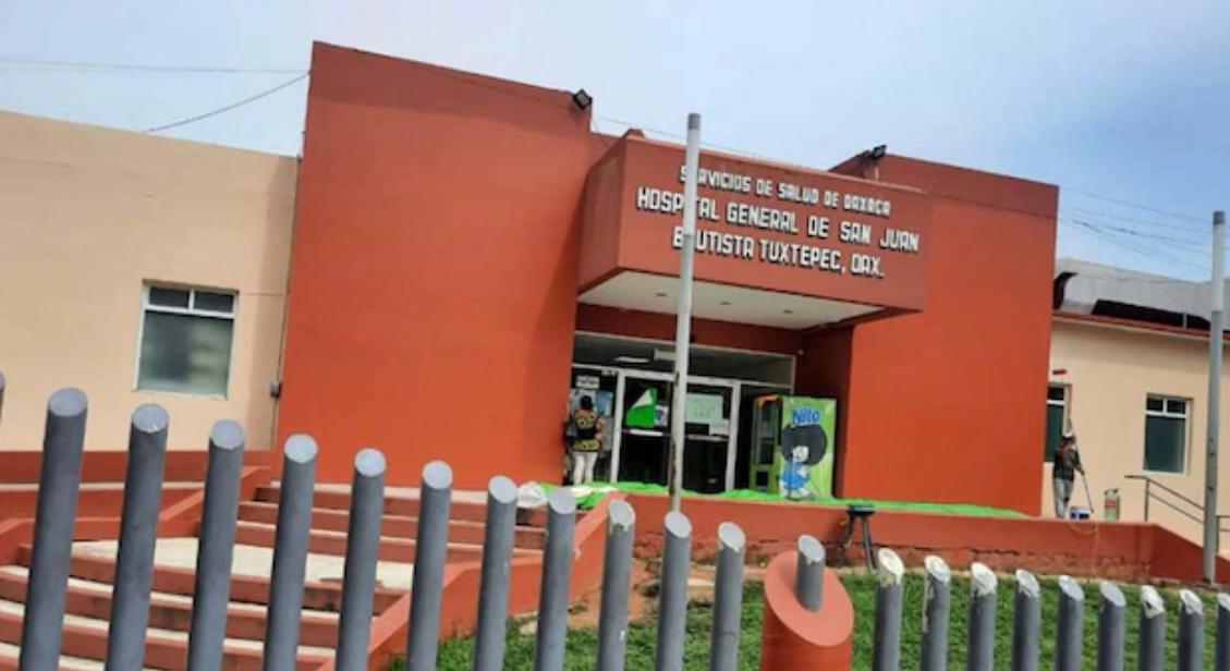 Familia denuncia negligencia médica en Oaxaca tras parto en el baño del hospital | Óscar Rodríguez