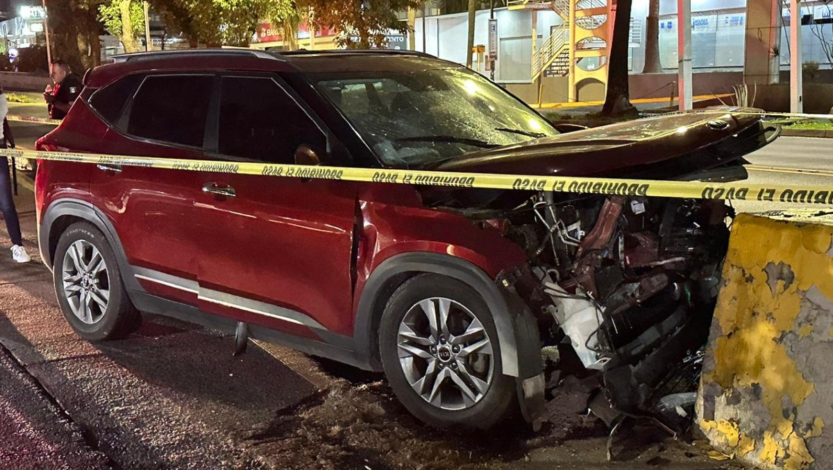 El fuerte choque sobre avenida López Mateos al cruce con Cuauhtémoc en Zapopan (Pablo Núñez)