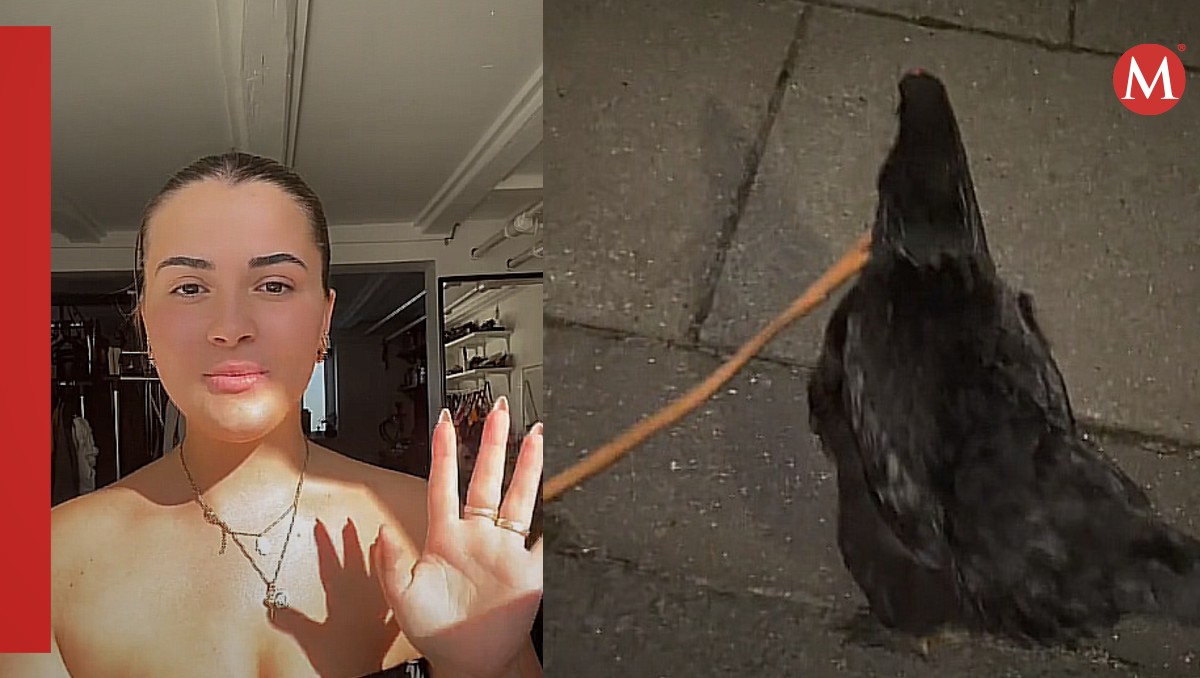 Joven caminando por las noches acompañda de una gallina