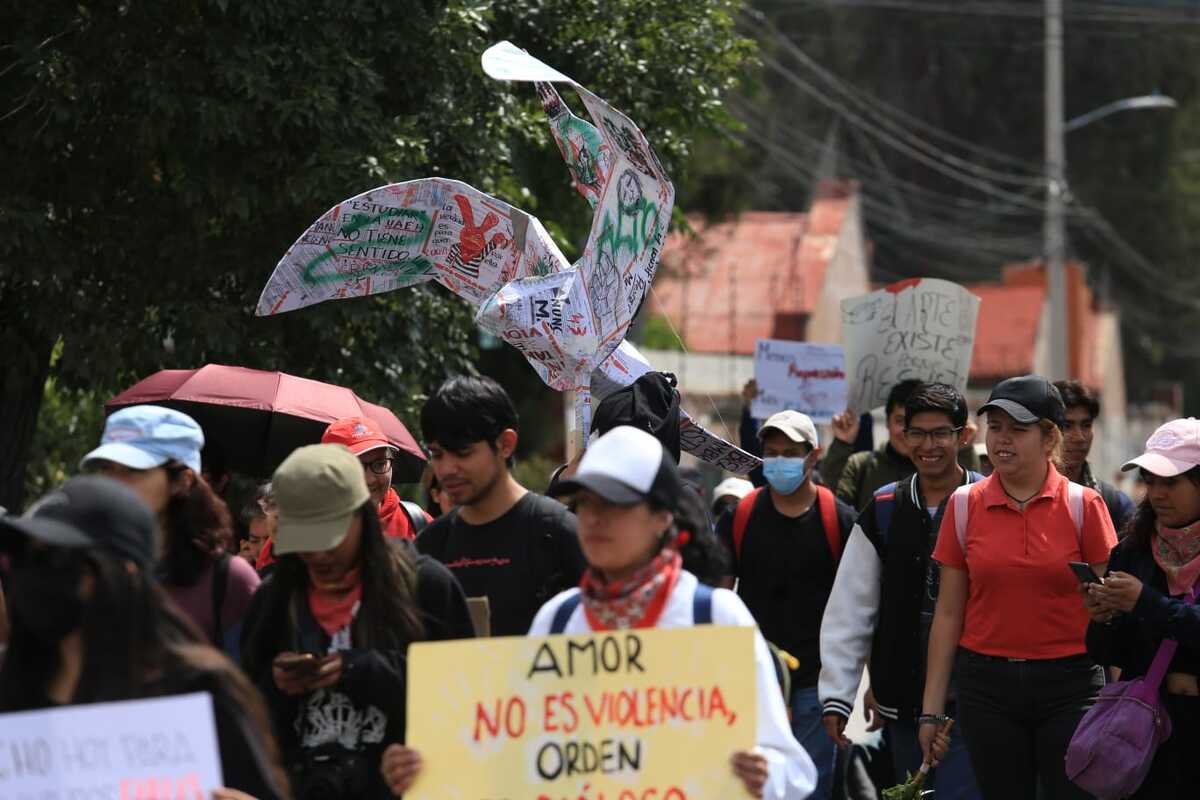 La solicitud de la renuncia del rector vino luego de la conferencia de prensa del 20 de septiembre un día después del enfrentamiento entre estudiante