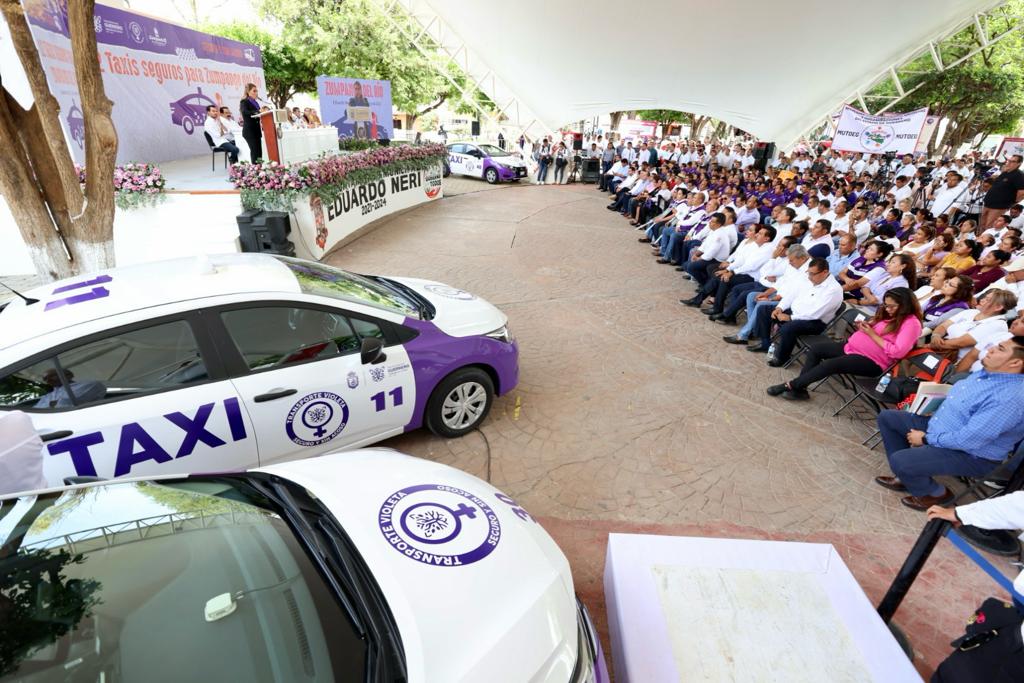 Gobierno de Guerrero da banderazo de inicio a 12 nuevas unidades de transporte como parte del `protocolo violeta`.