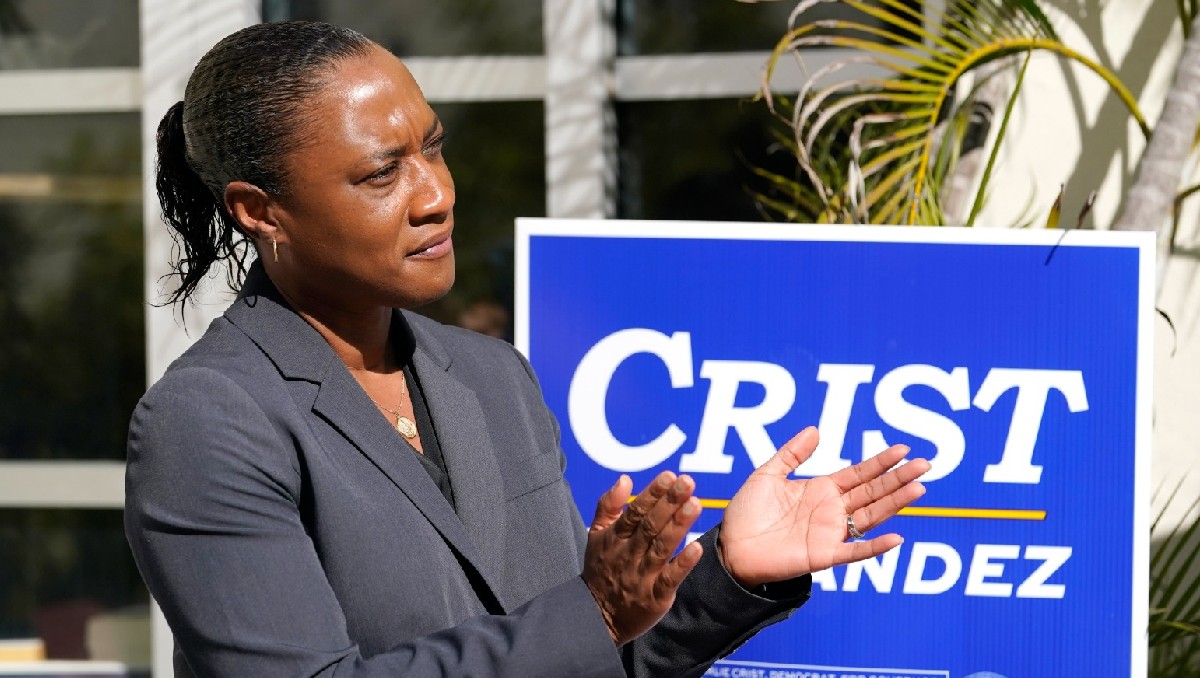 Laphonza Butler es la primera senadora lesbiana y afroamericana del Congreso| AP
