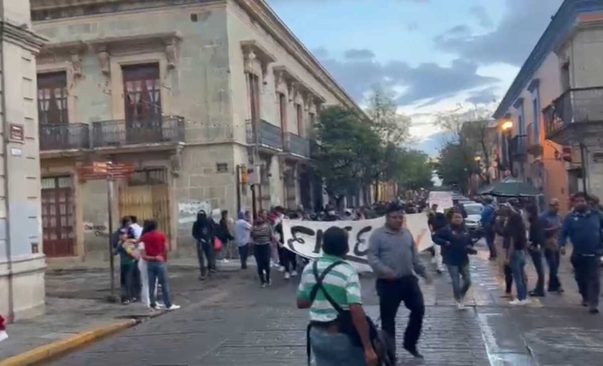 En la marcha conmemorativa del 2 de octubre en Oaxaca se reportaron actos de vandalismo (Oscar Rodríguez)