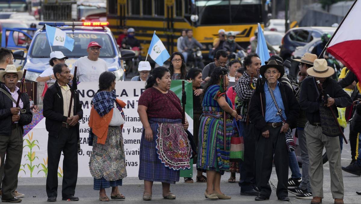 Seguidores de Bernardo Arévalo bloquean avenidas | AP