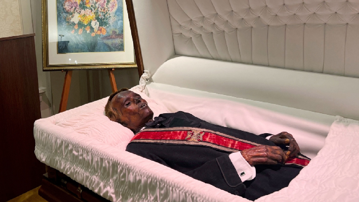 El hombre murió en 1895 y  fue momificado accidentalmente por un funerario. | Reuters