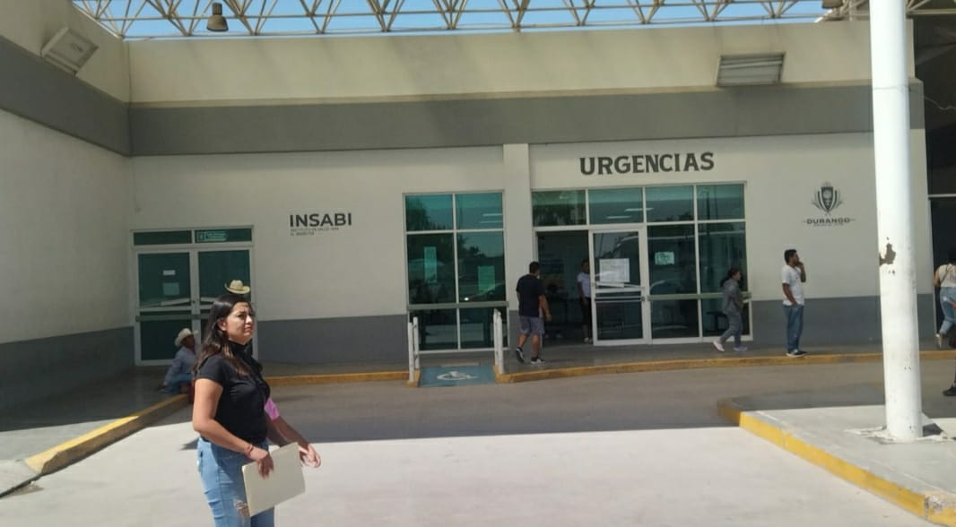 El hombre murió cuando recibía atención en el Hospital General de Lerdo. (Especial)
