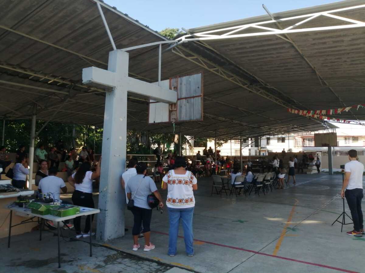 Padres de familia en Cancún denuncian mal manejo de fondos escolares | Pablo Vázquez