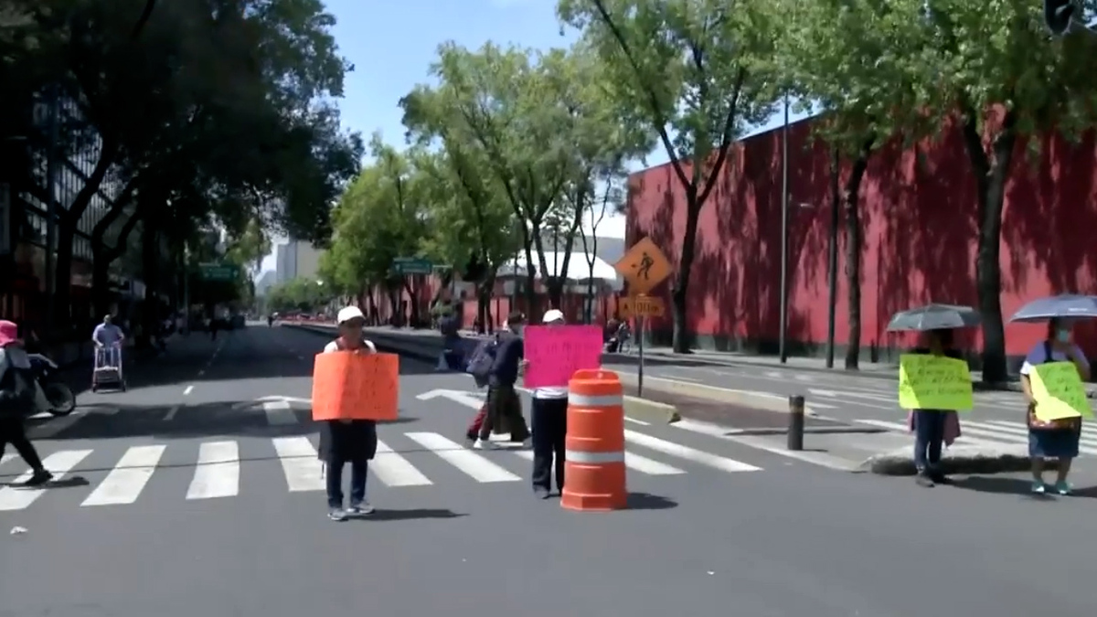 Reportan bloqueo en zona centro de la CdMx