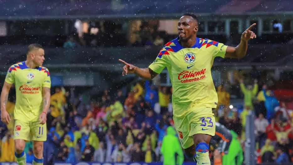 América no cede terreno y golea al Pachuca para mantenerse en el liderato de la Liga MX