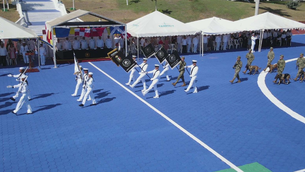 Celebran con desfile creación de la Armada de México en Ciudad Madero.