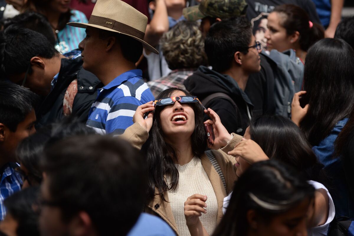 Personas observando el eclipse solar de 2017 | Archivo | Cuartoscuro