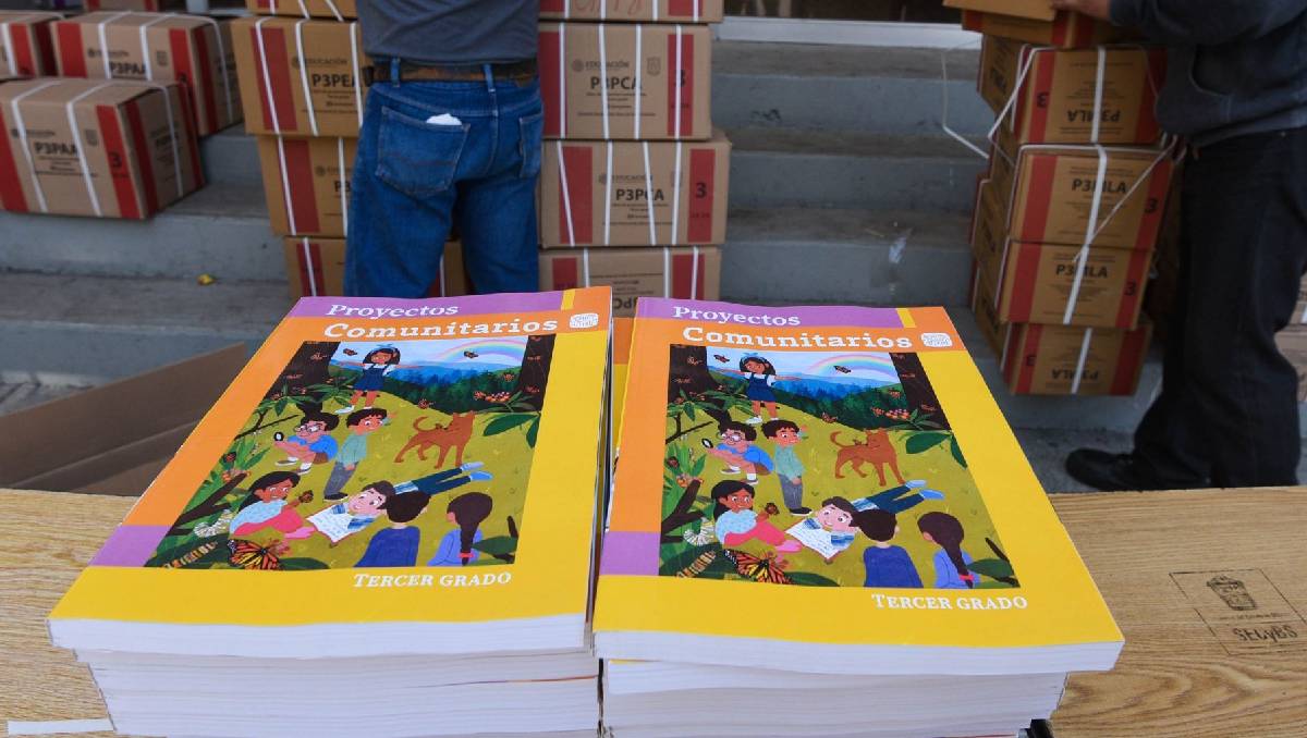 La Consejería Jurídica del Edomex irá contra la suspensión de libros de texto | (Cuartoscuro)