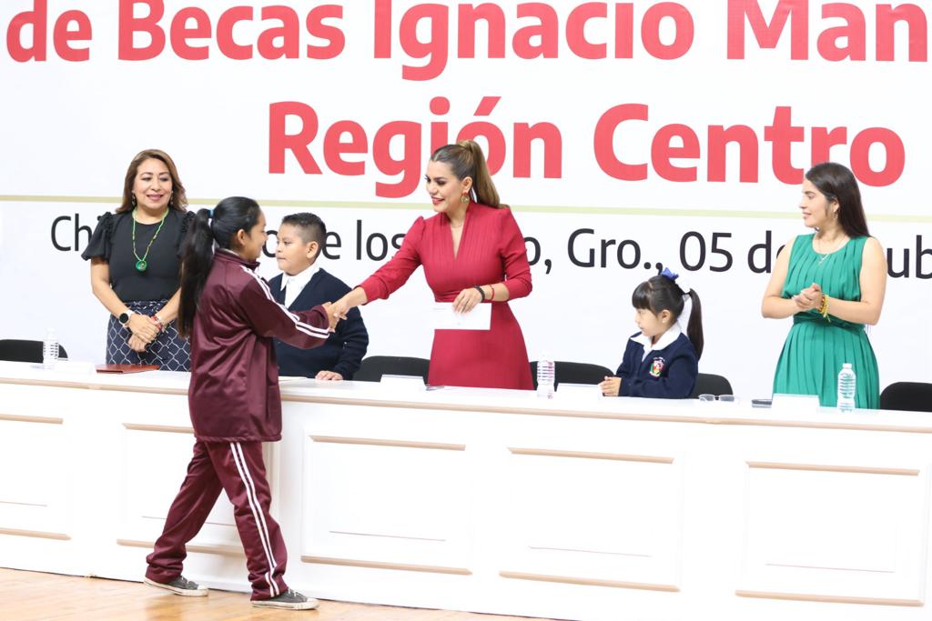 Entrega la gobernadora 2.5 MDP en Becas a estudiantes de la zona Centro y Sierra de Guerrero | Especial